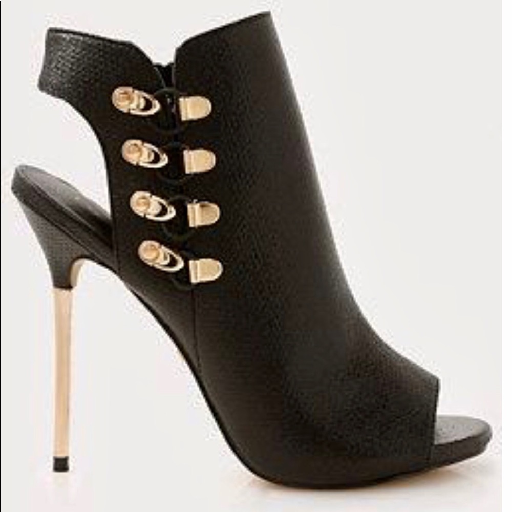 Bebe open toe evenn booties size 5